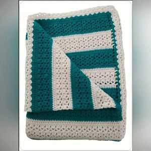 Crochet Afghan 54" X 74" Cottage Green Off White Holiday Farmhouse Christmas